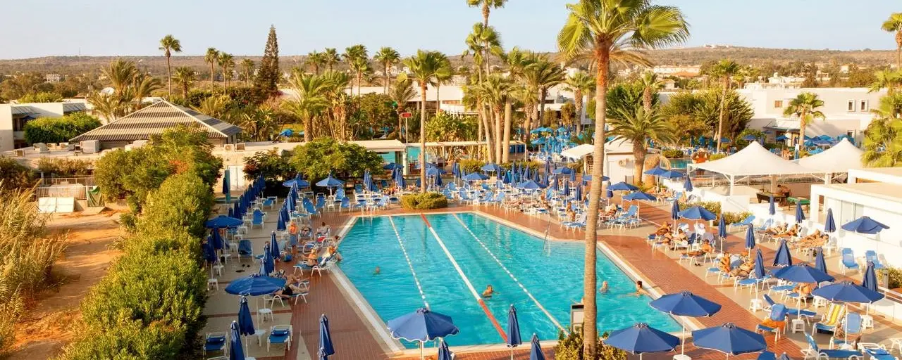 В Айя-Напе после реконструкции открылся отель Sunwing Sandy Bay