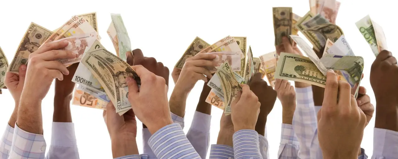 European Parliament bans cash payments over 10,000 euros