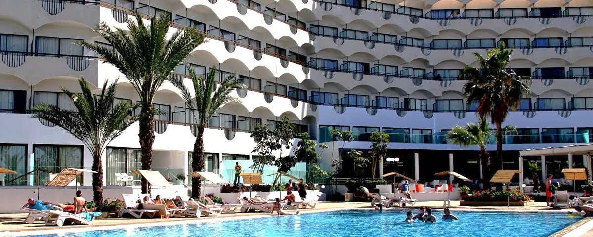 Отель Crystal Springs Beach Hotel в Паралимни расширят и модернизируют