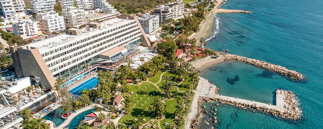 Отель Amathus Beach закрыли на ремонт