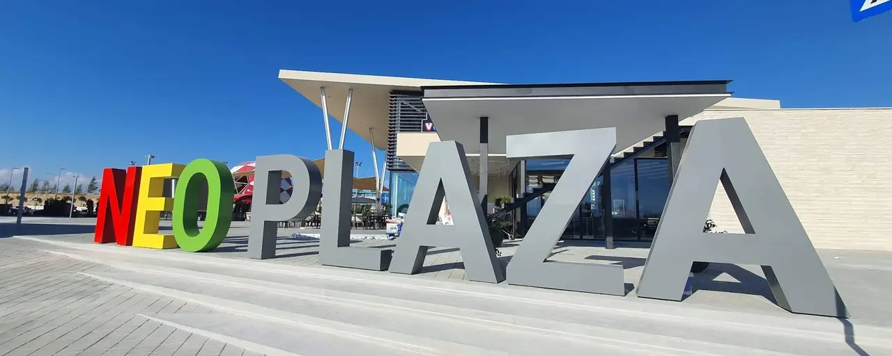 Владельцы аутлета Neo Plaza в Никосии подали в суд на Astro Bank