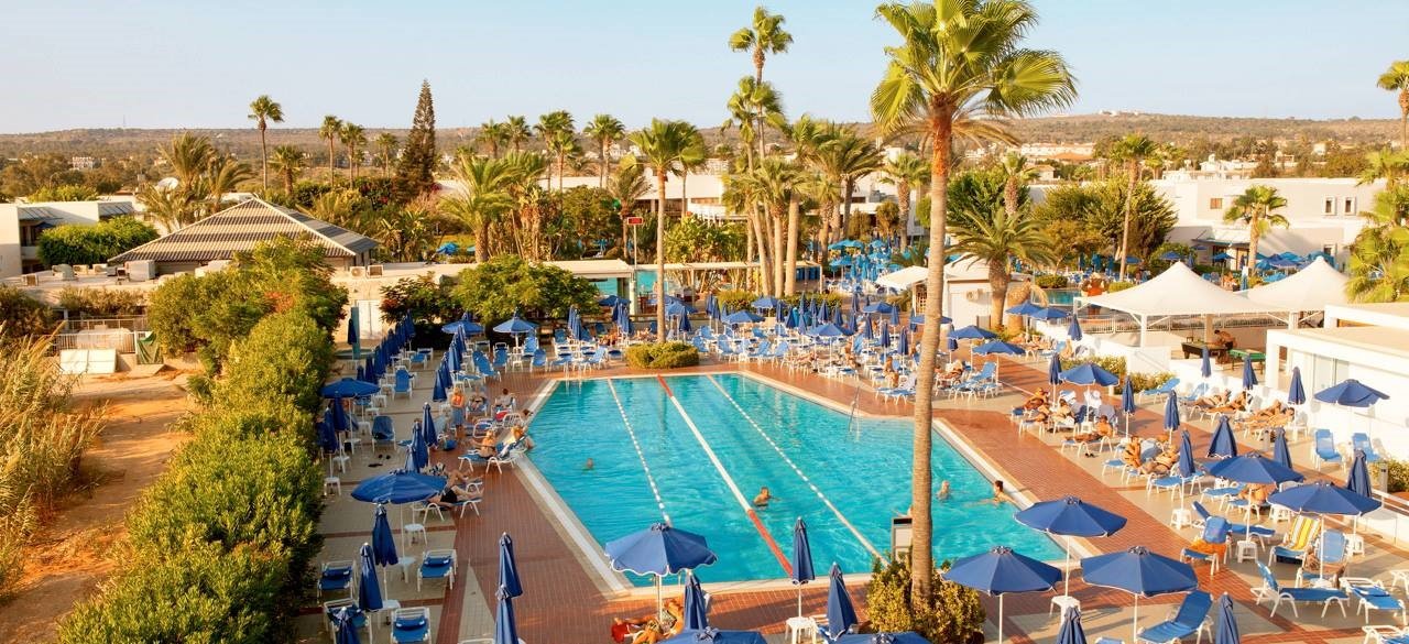В Айя-Напе после реконструкции открылся отель Sunwing Sandy Bay