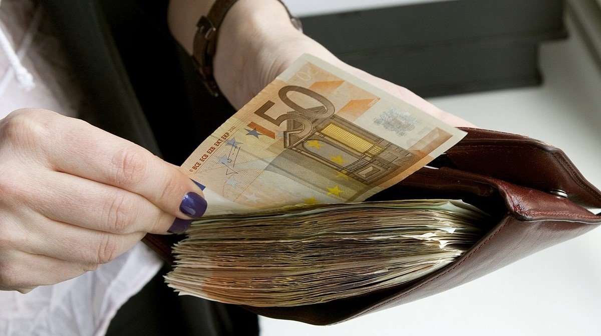 What is the minimum wage in Cyprus and other EU countries?
