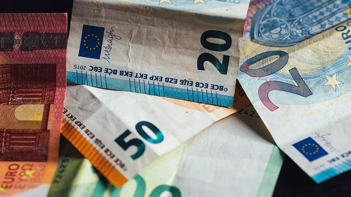 Cyprus’s Minimum Wage Ranks in the Middle of the EU