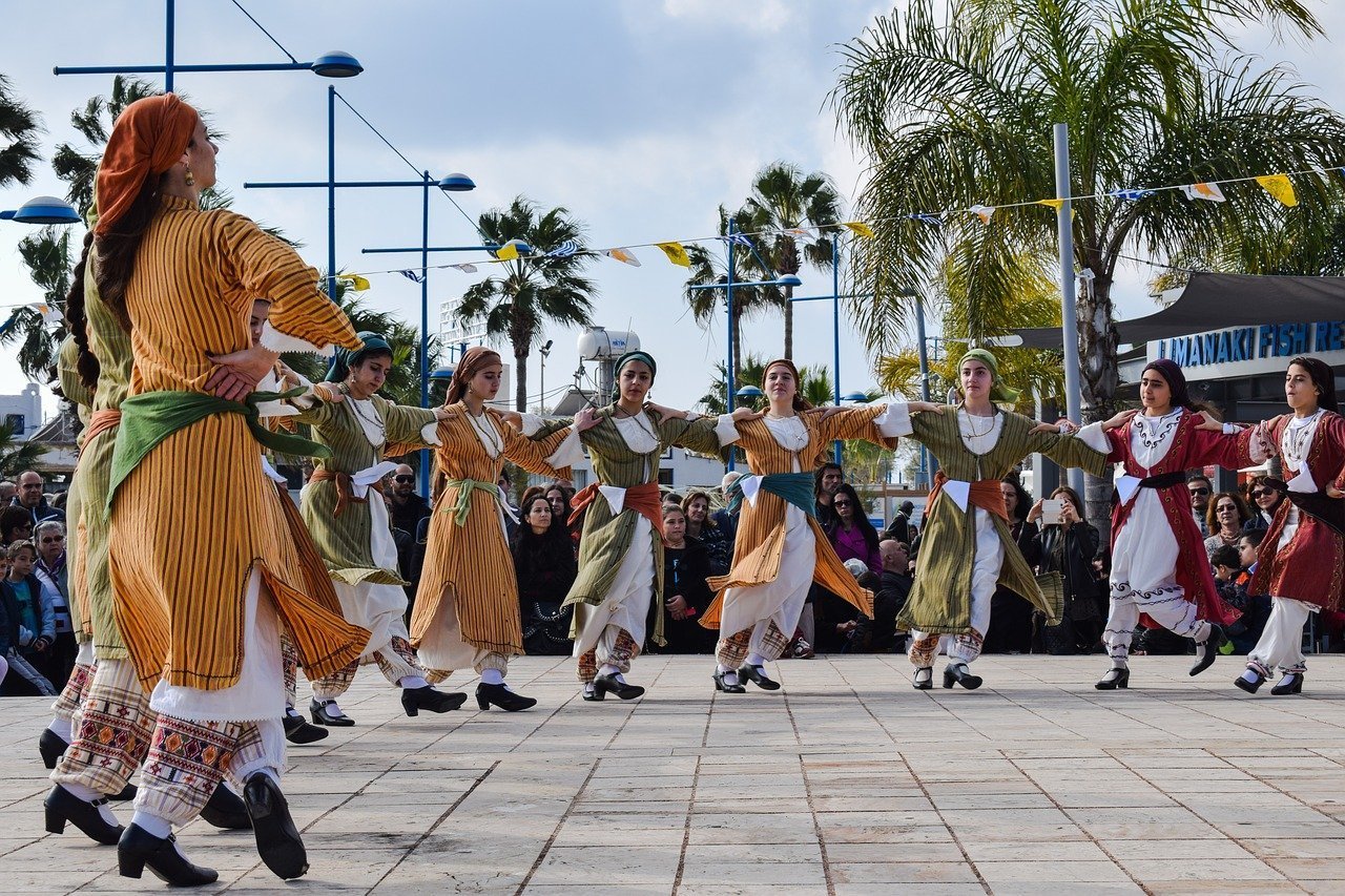 Traditional Cypriot clothing. History of folk costumes