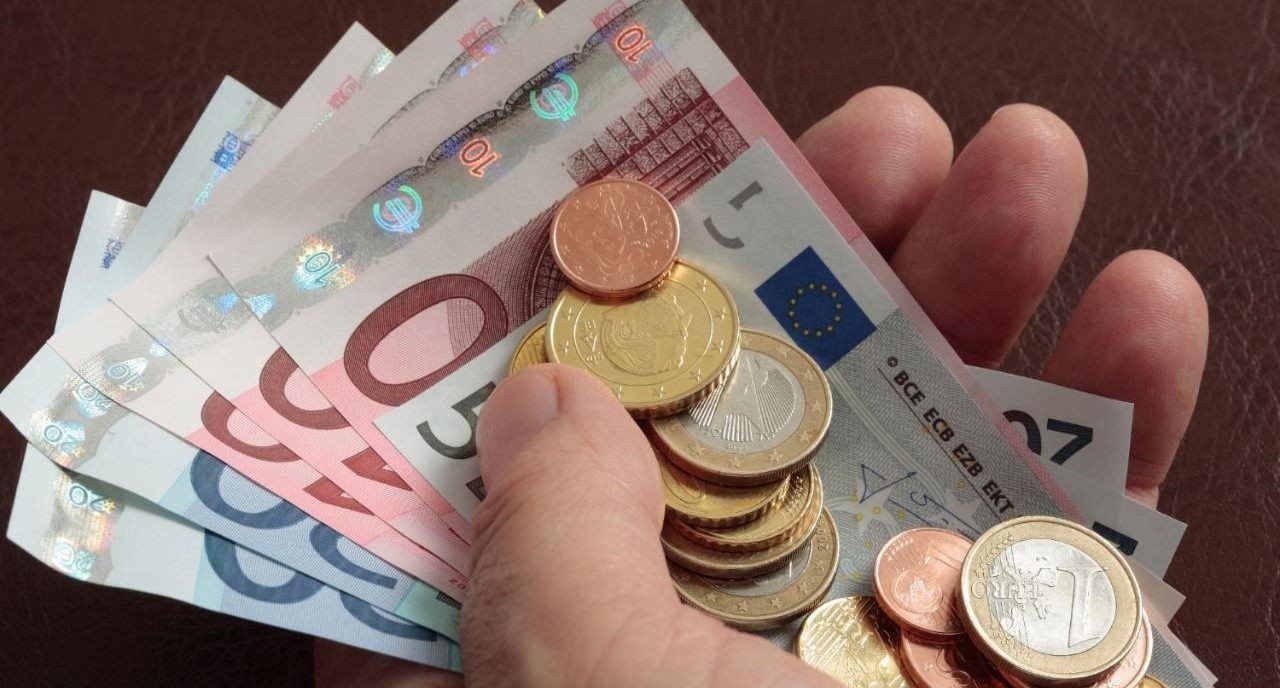На Кипре поднимут минимальную заработную плату