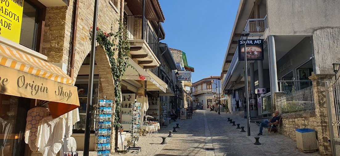 555 Properties in Lefkara at Risk of Collapse