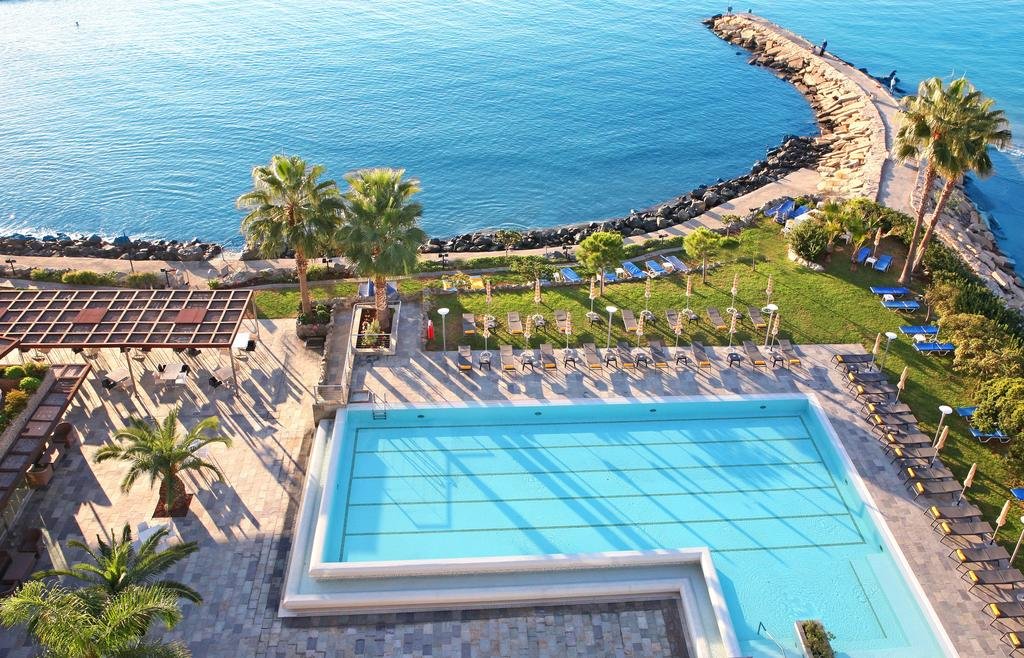 Грандиозные планы: в отеле Лимассола Crowne Plaza скоро появится новое здание