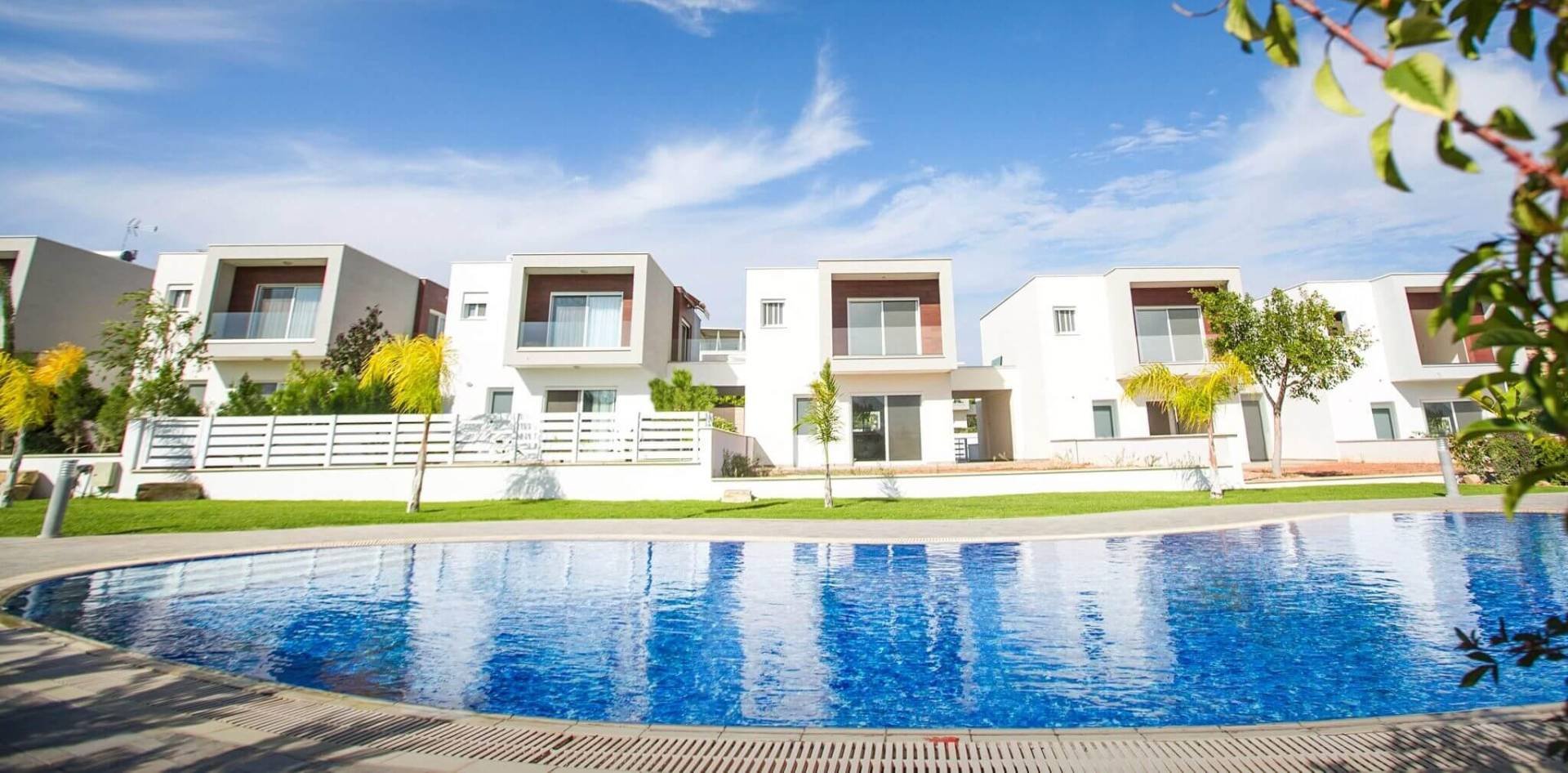 Which areas of Limassol do foreign businessmen prefer to live in?