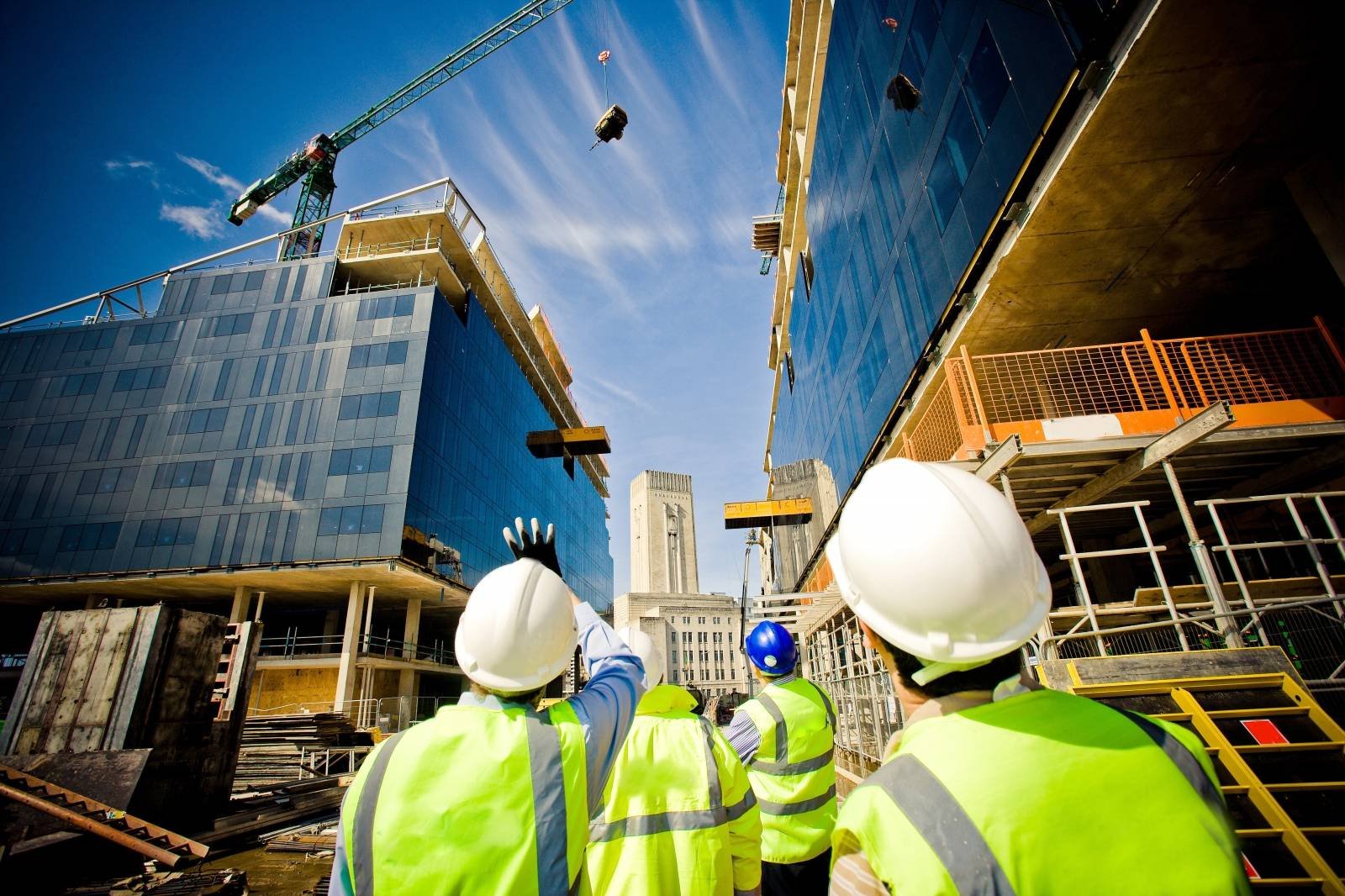 Inspectors close 7 building sites, fine 6 individuals