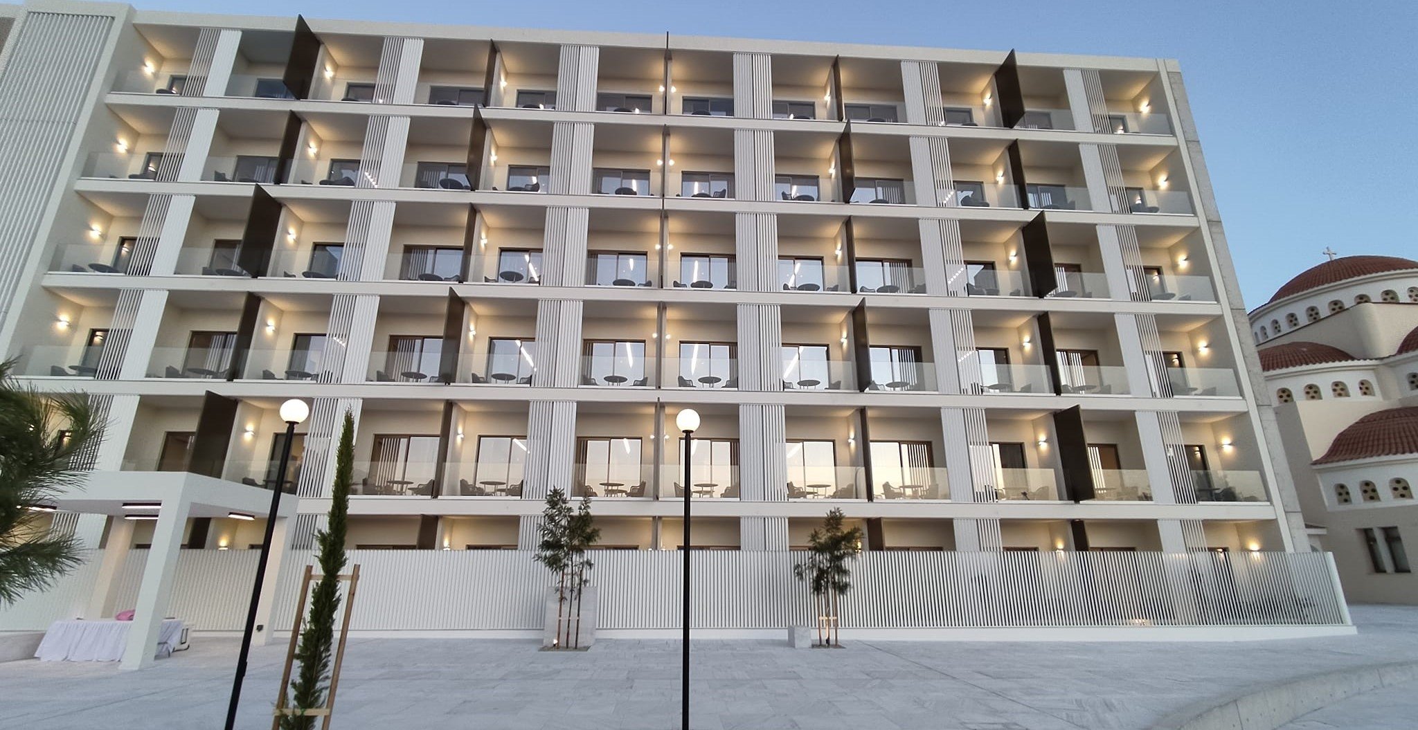 How did the mayor of Paphos spend the night in the new municipal hostel?
