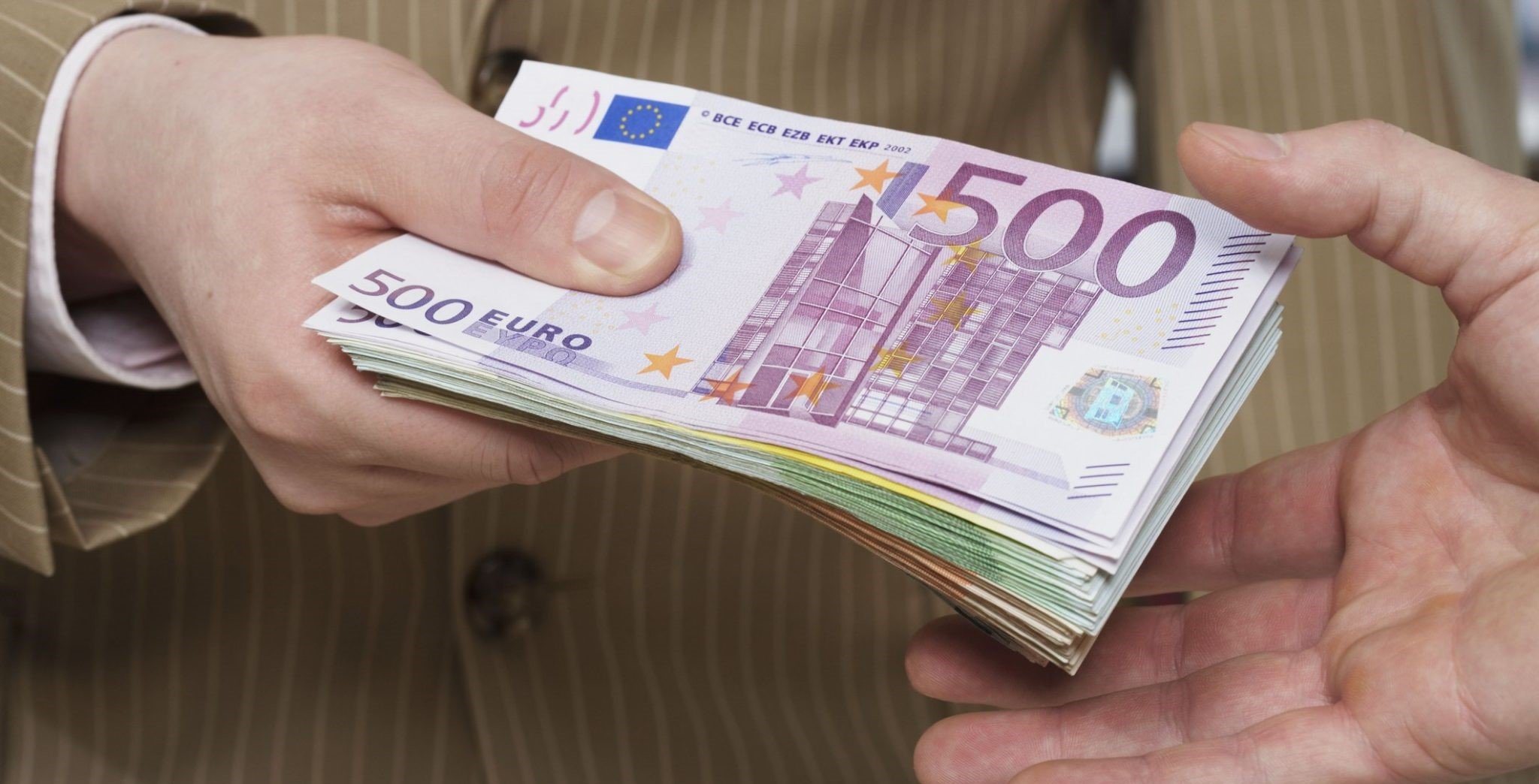 Cypriots Actively Taking Out Loans and Opening Deposits