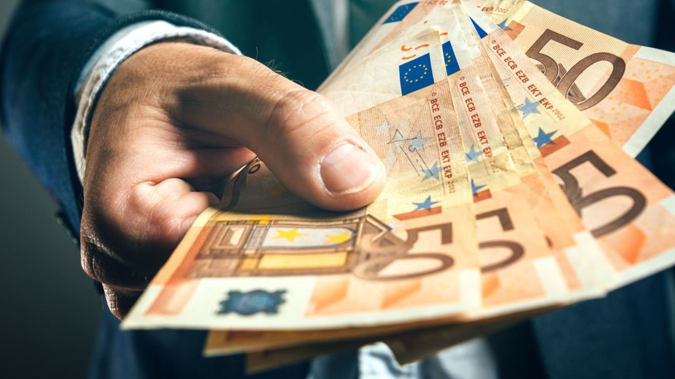 Cyprus among top five euro area countries with highest lending rates