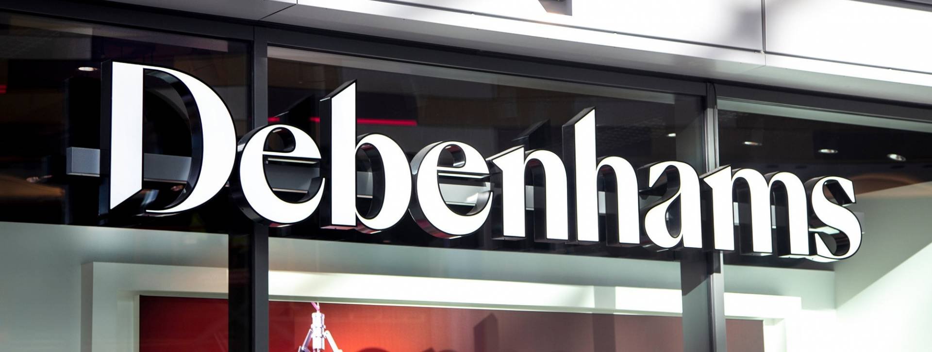 Hellenic Bank выставил на продажу здание бывшего универмага Debenhams Central в Никосии