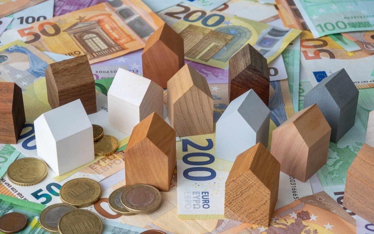 Cypriots prefer to buy property with their own funds rather than on credit