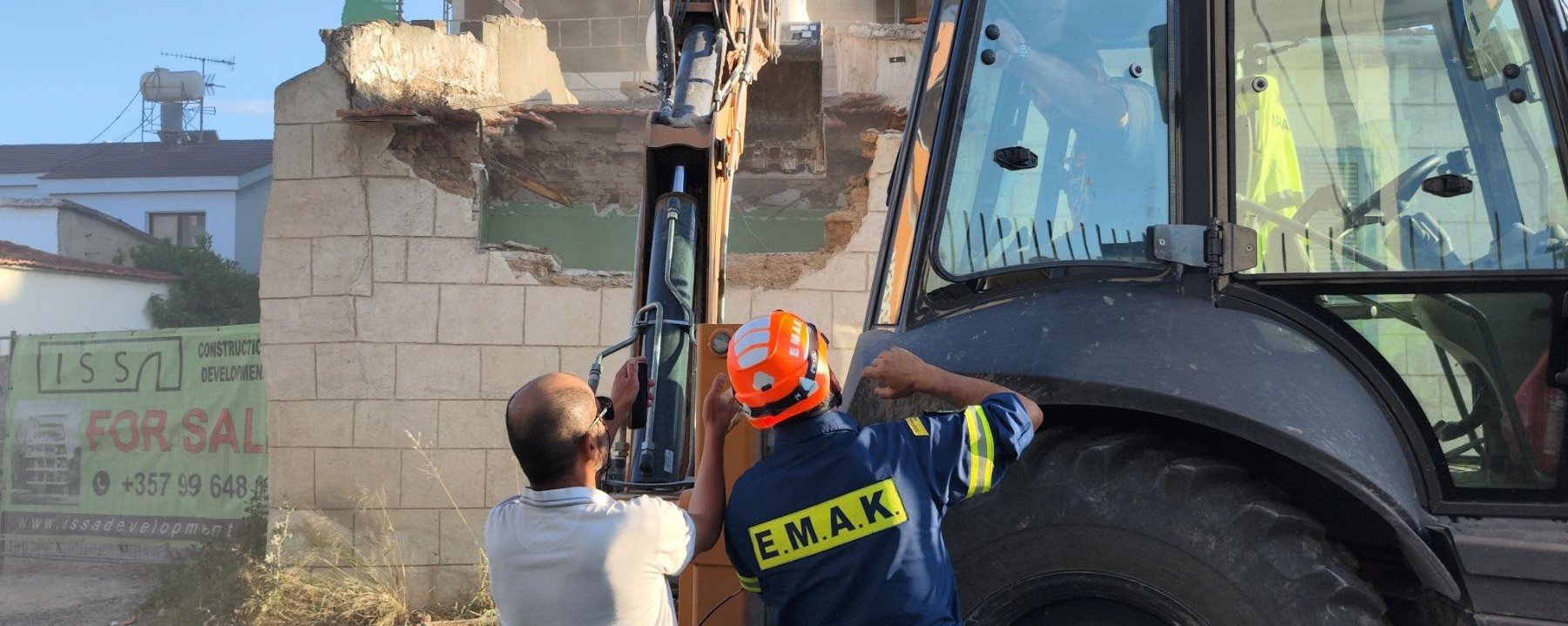 Roof of Abandoned House Collapses in Central Larnaca
