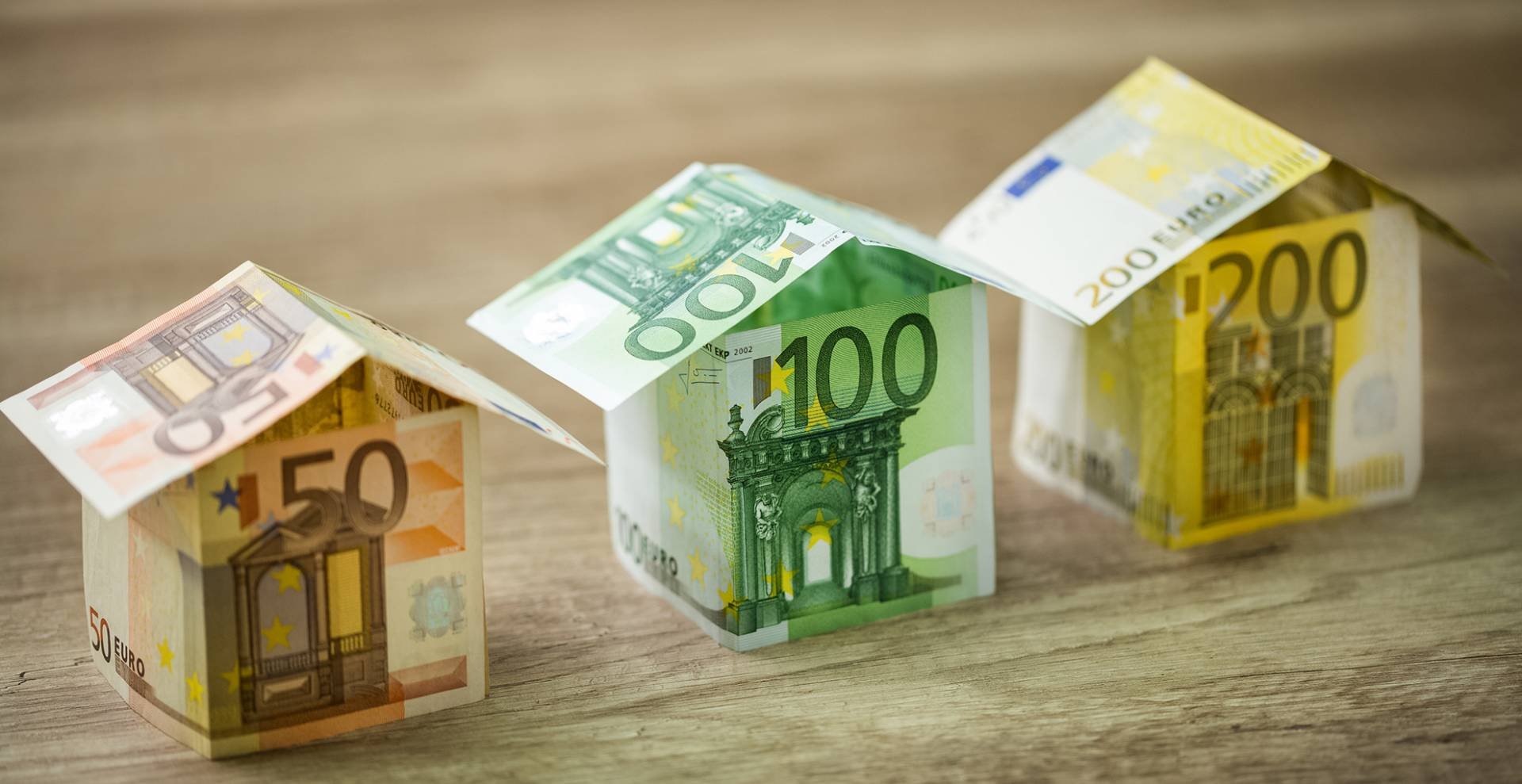 Estia: Министерству труда осталось рассмотреть всего 10 заявок
