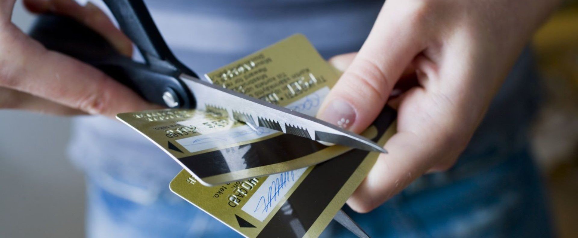 Hellenic Bank began closing accounts of Russian citizens in Cyprus