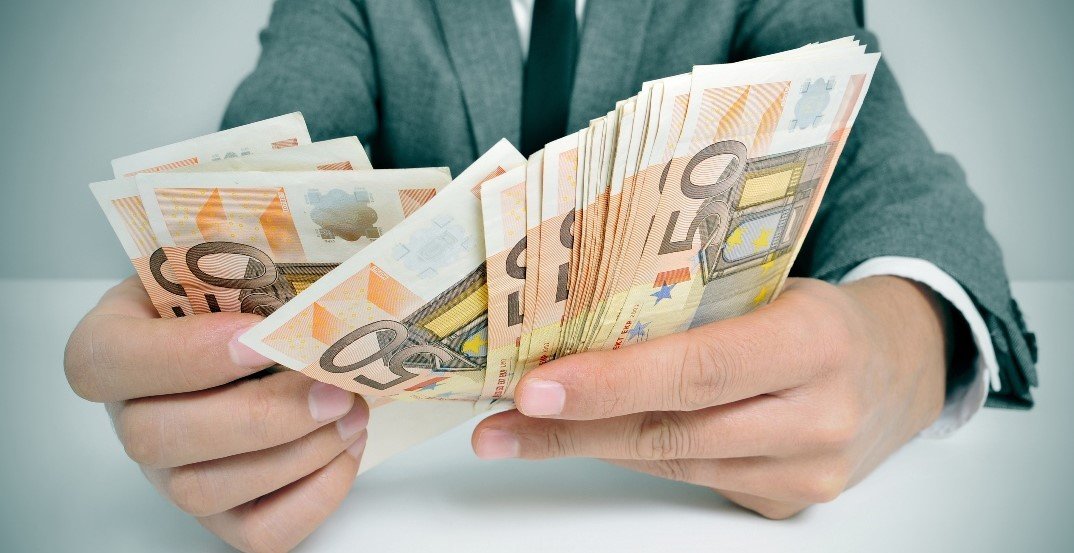 Business loans drop 25%, mortgages increase 4.7%