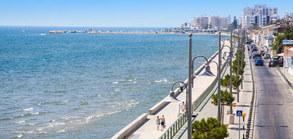 Part of the promenade in Larnaca closed again for renovations