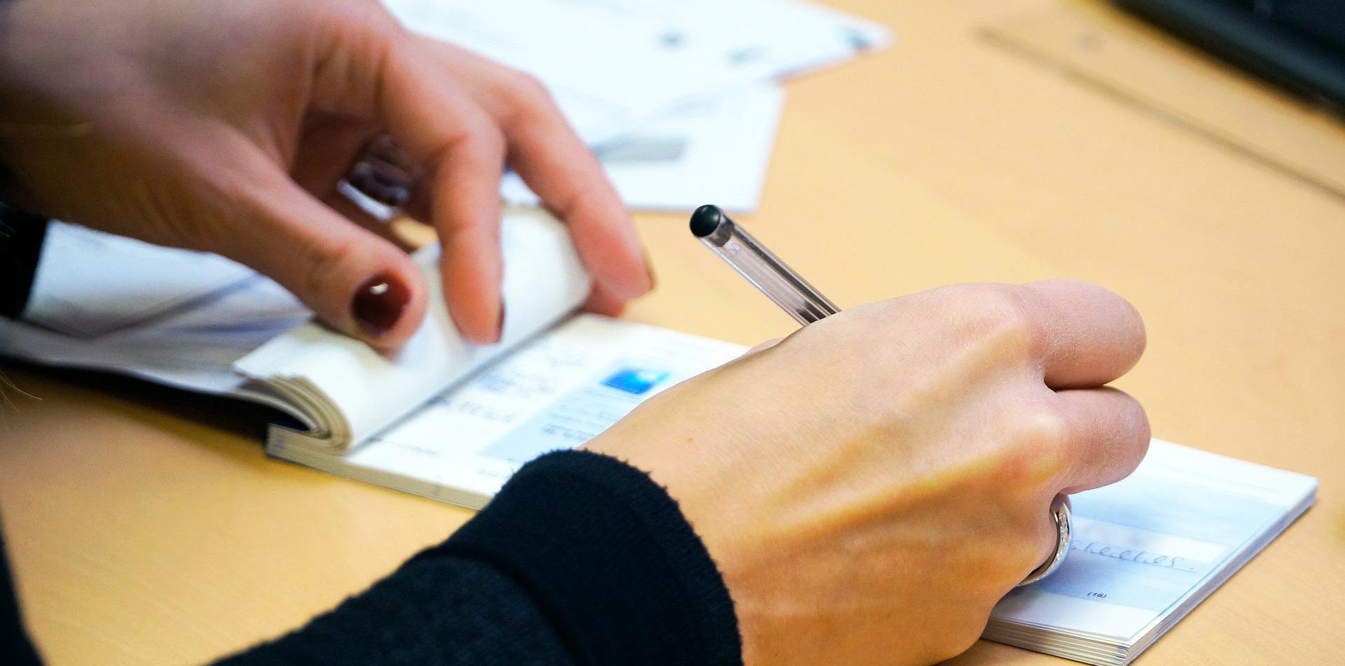 The number of bad cheques is decreasing in Cyprus