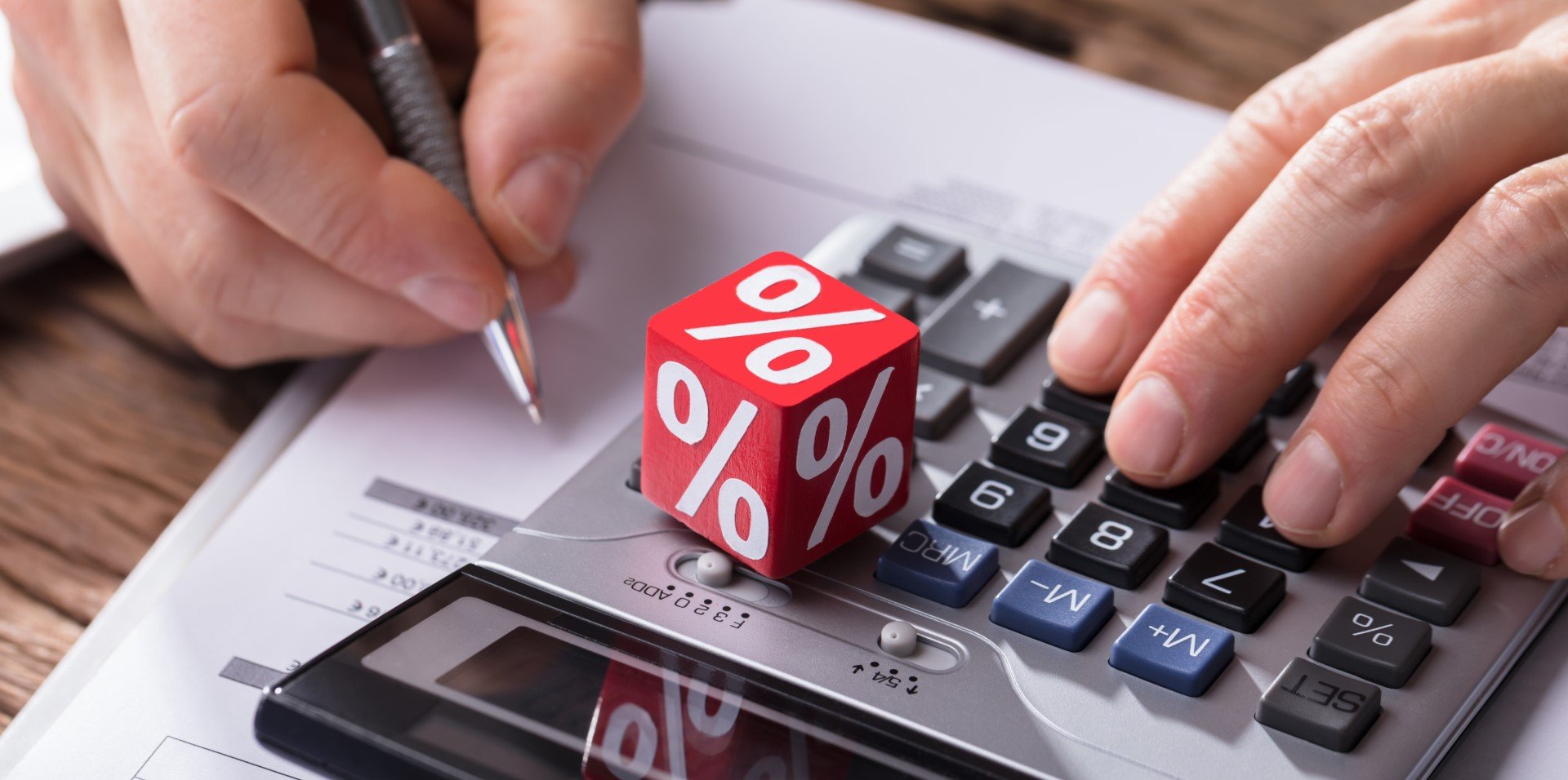 Hellenic Bank lowers its base interest rate