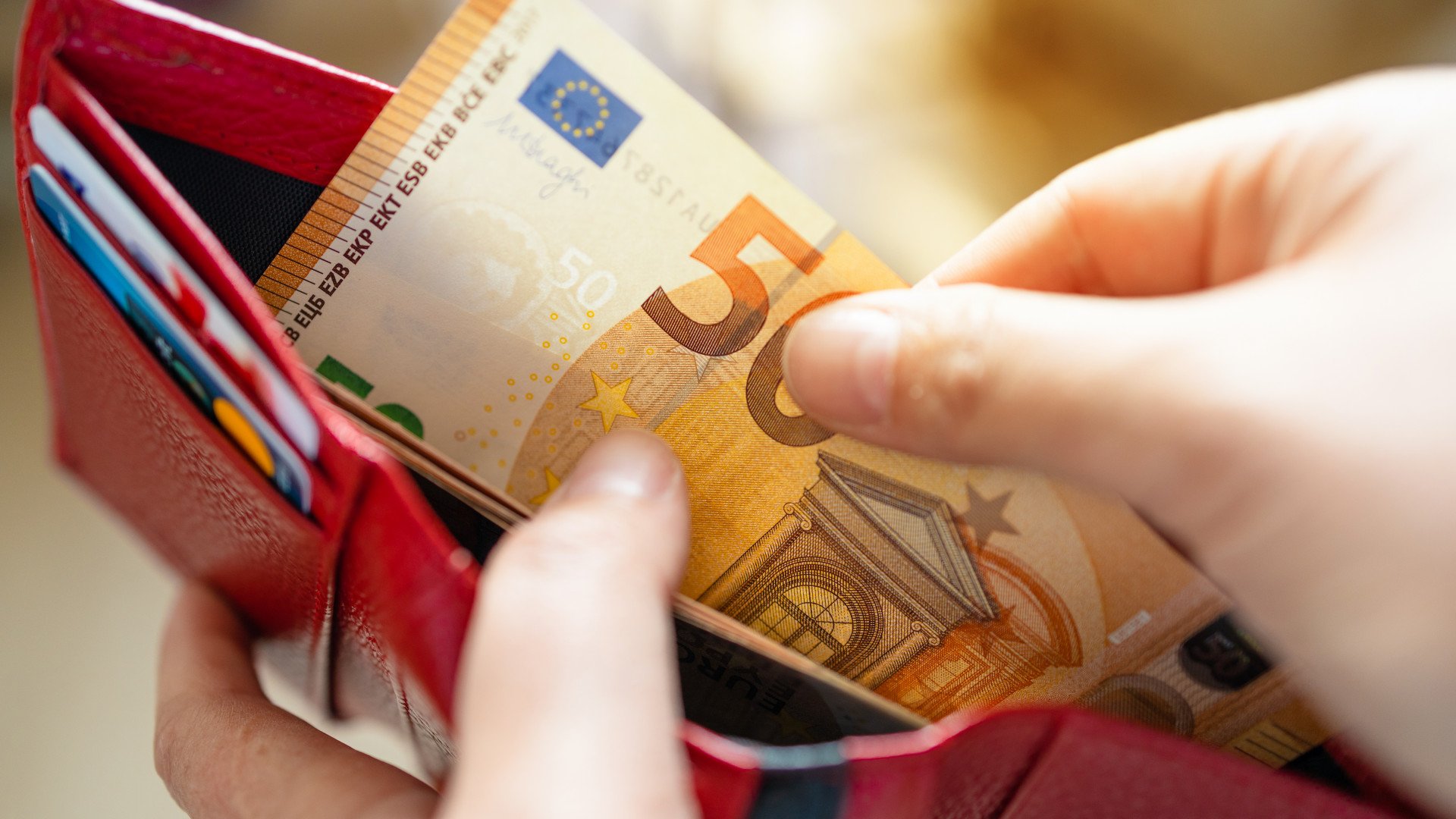 Cyprus ranks 15th in terms of minimum wage in the EU