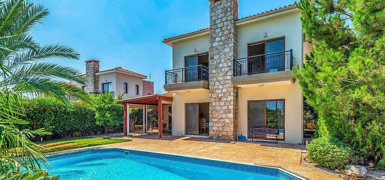 Real estate of foreign owners in Paphos covered with a wave of robberies