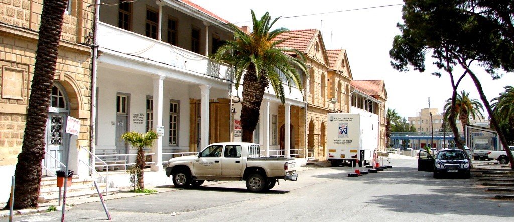 The project to convert Larnaca's old hospital into a town hall has been frozen.