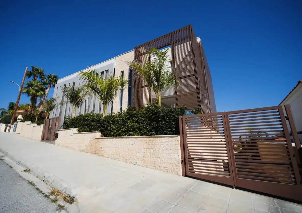  - Image 1