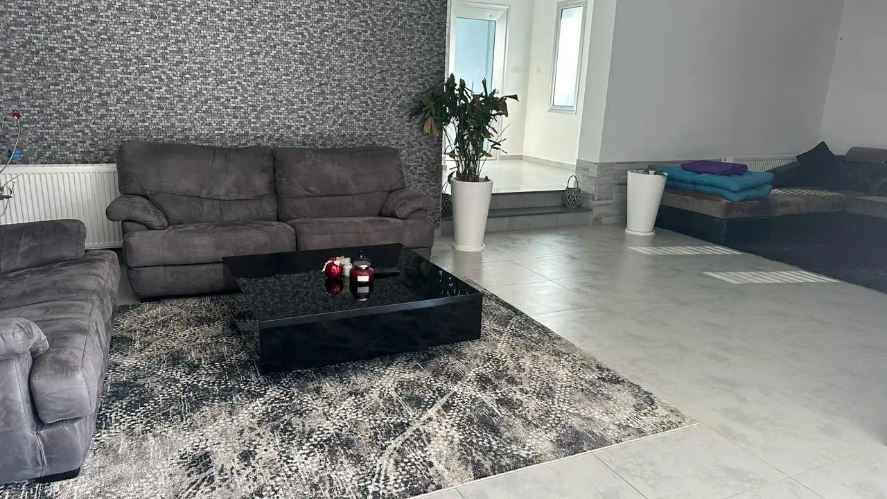  - Image 1