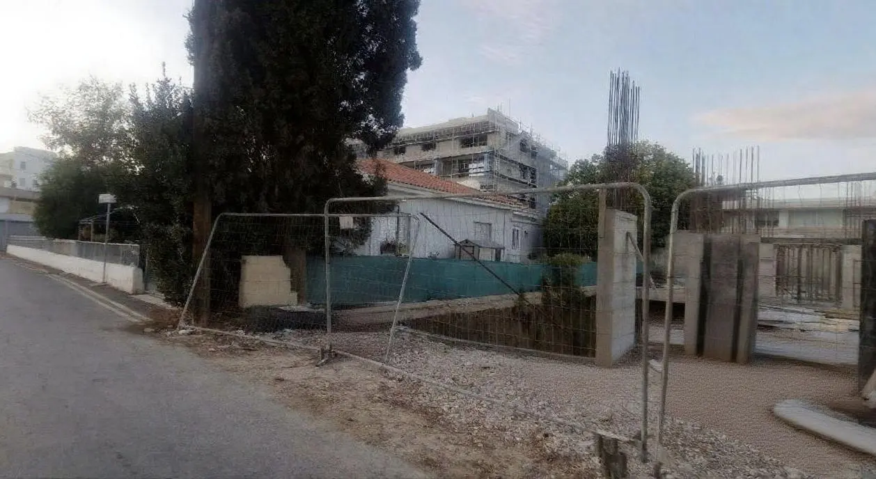  - Image 1