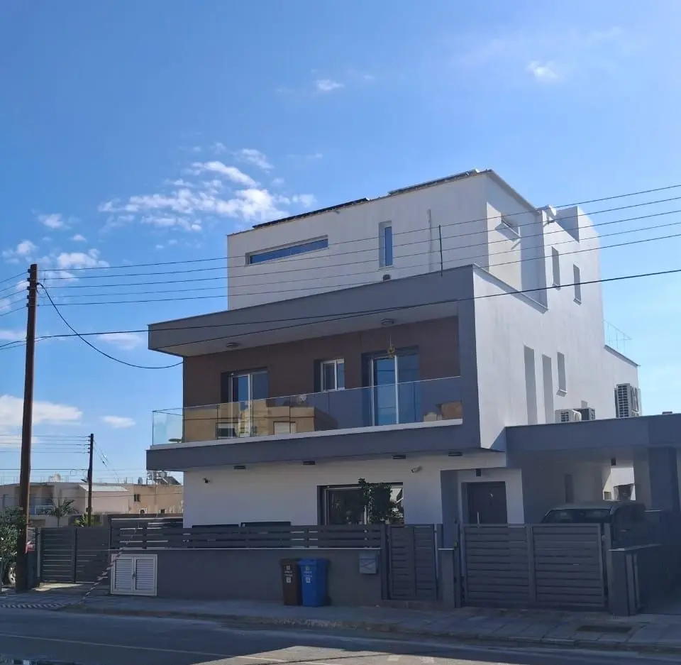  - Image 1