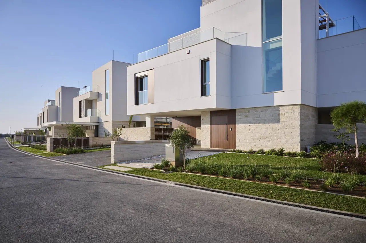  - Image 1