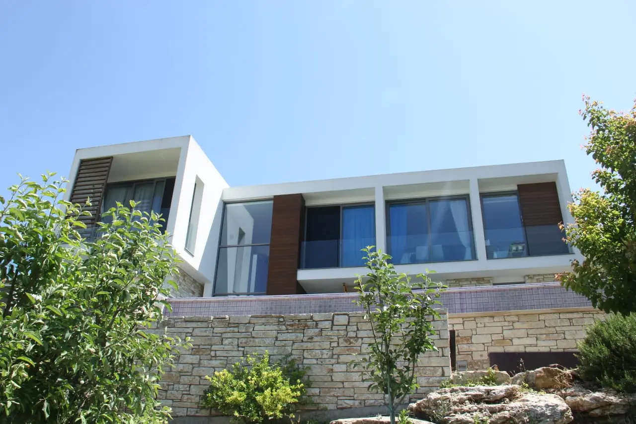 - Image 1
