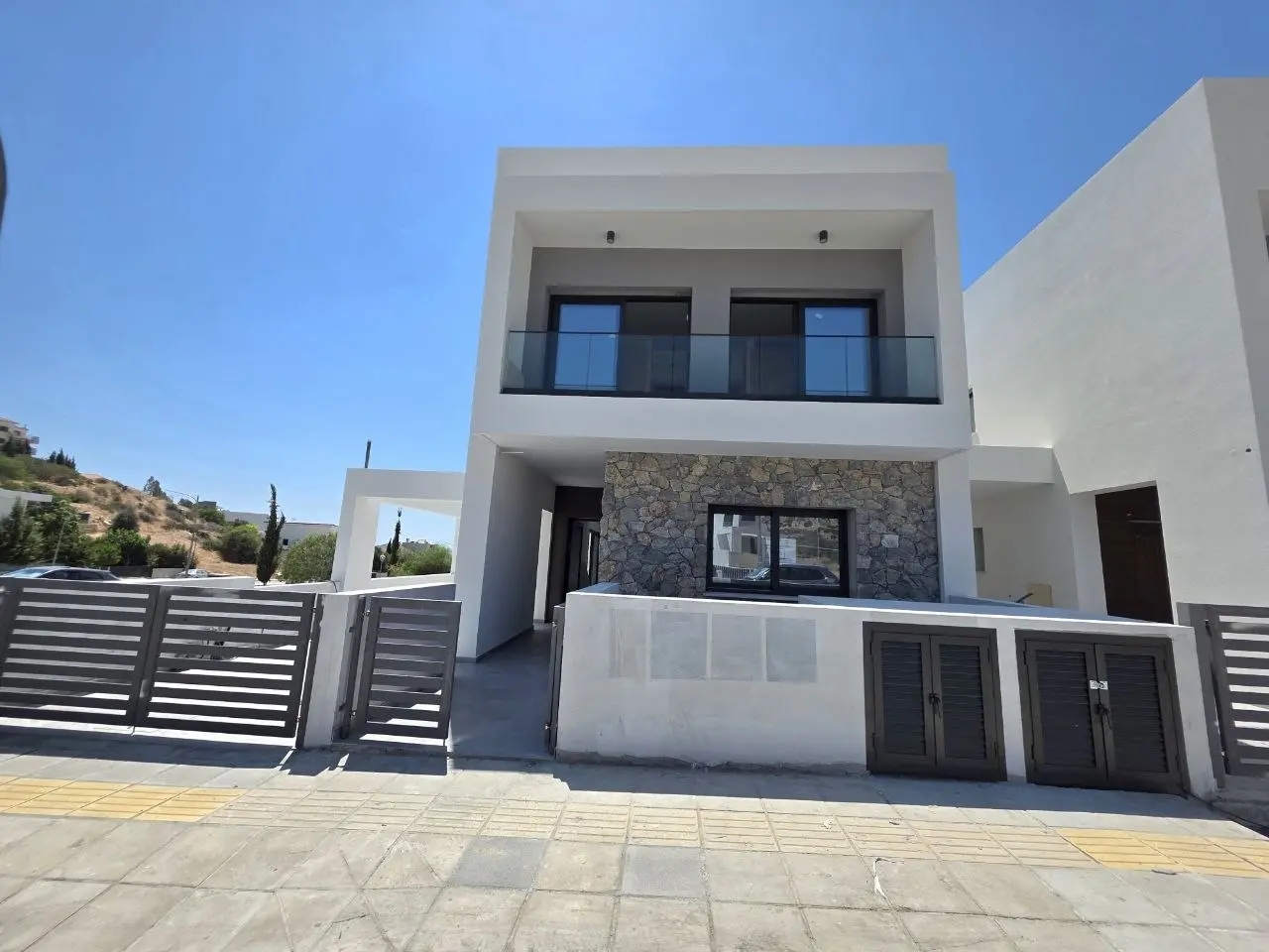 - Image 1