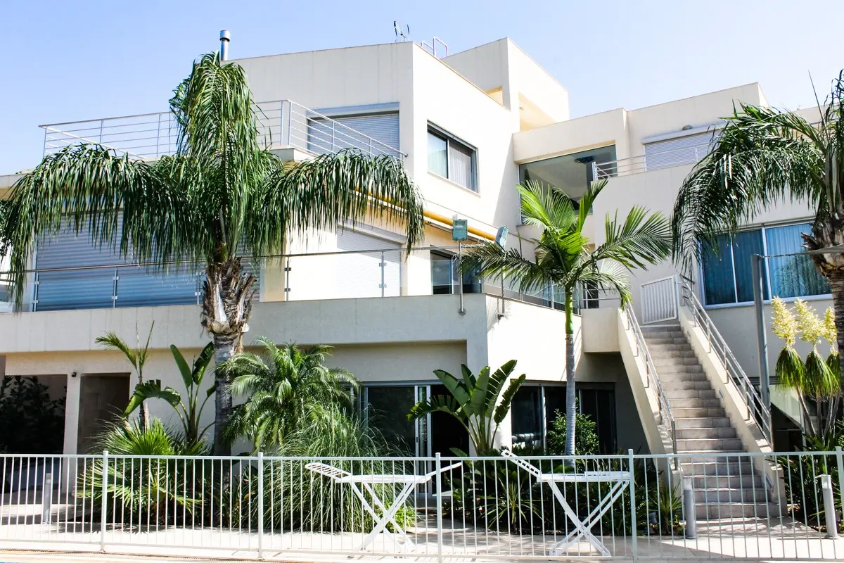  - Image 1