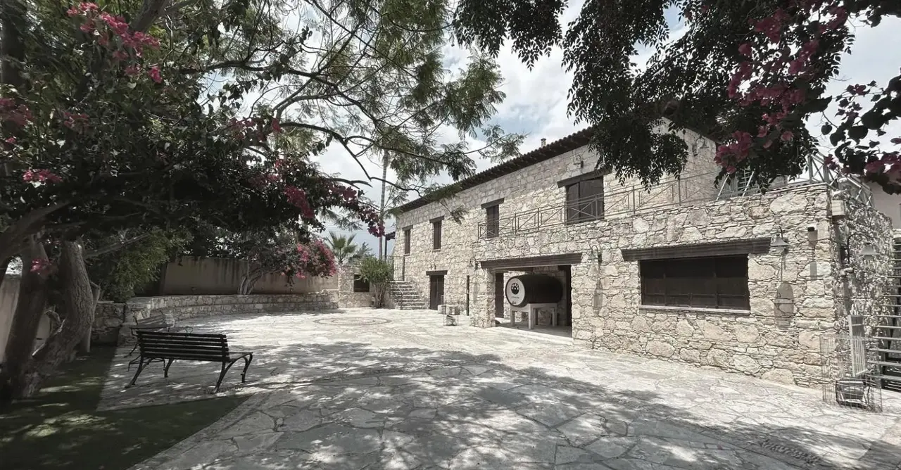  - Image 1