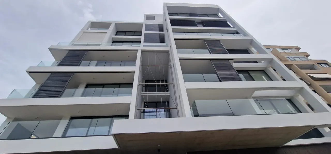  - Image 1