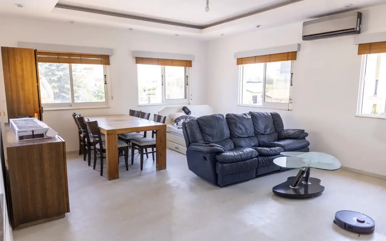 3-bedroom apartment for sale - Image 1