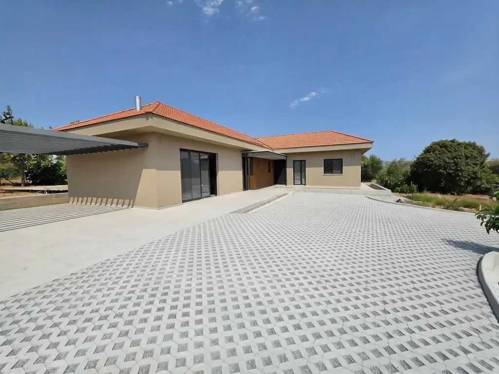  - Image 1