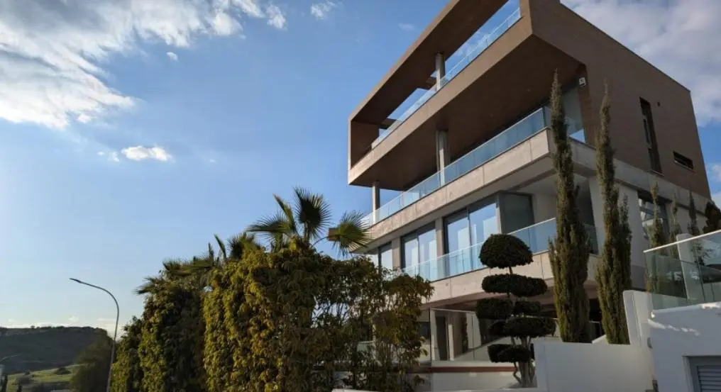 - Image 1