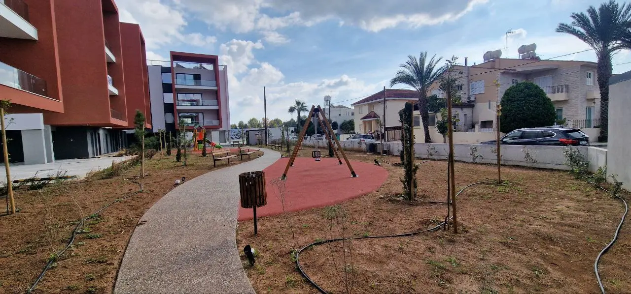 - Image 1