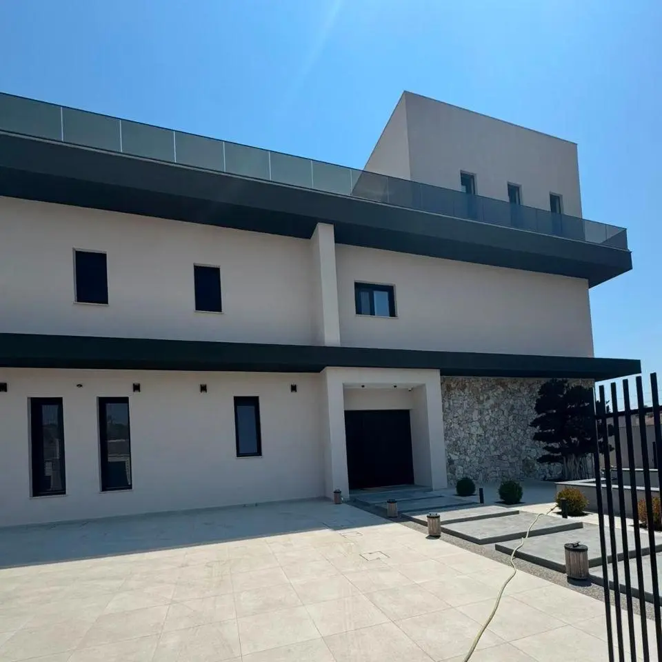  - Image 1