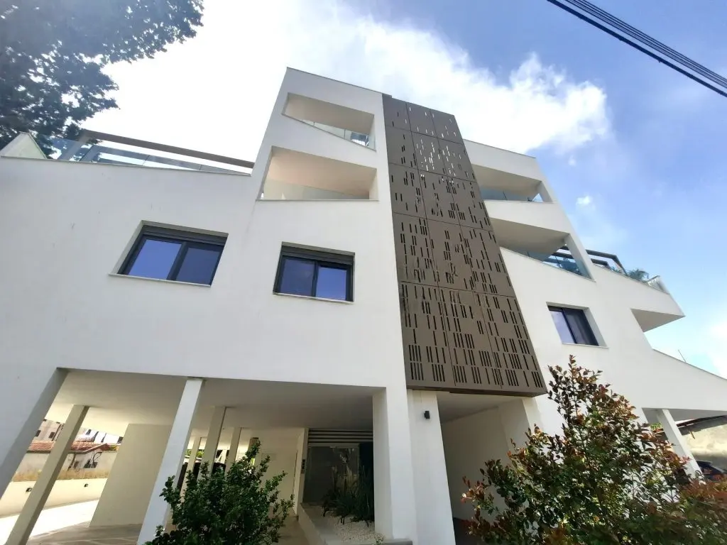  - Image 1