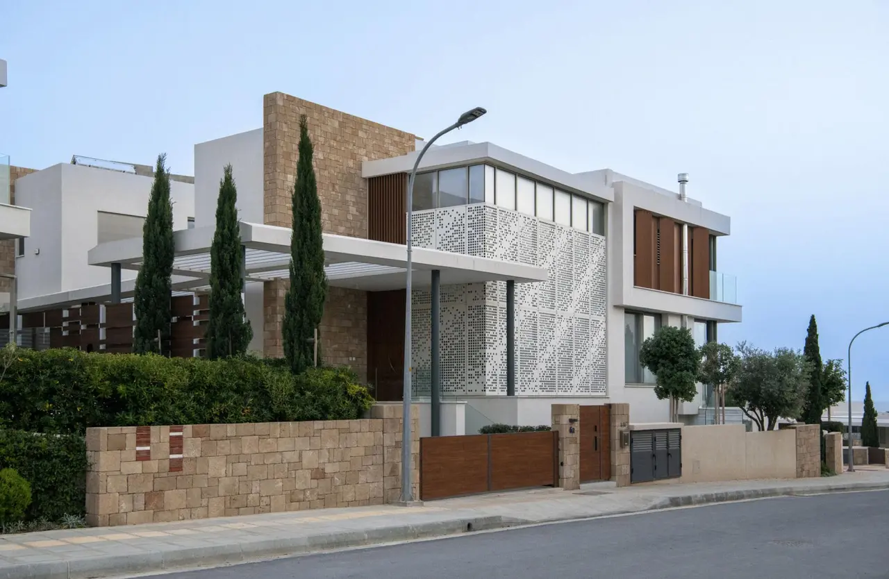  - Image 1