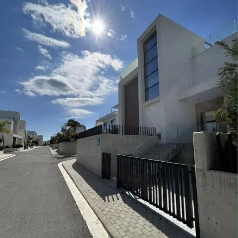  - Image 1