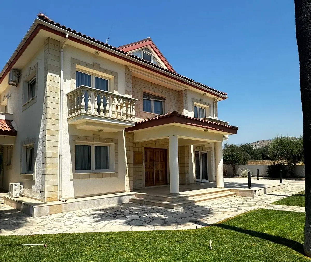 - Image 1
