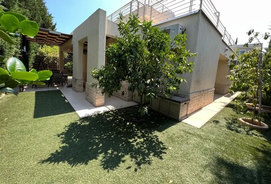  - Image 1