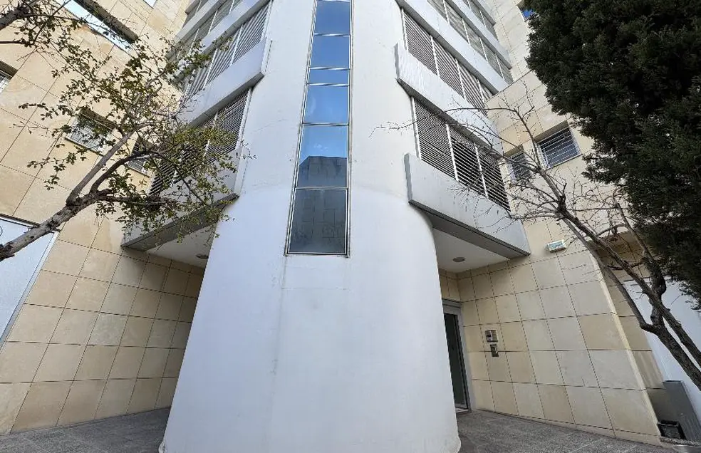  - Image 1